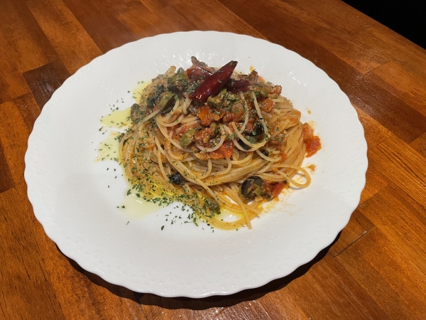 アンチョビとオリーブのトマトパスタ